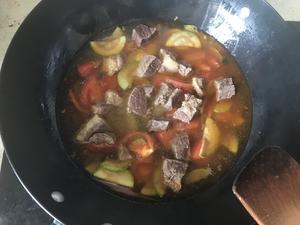 西红柿茭瓜牛肉汤的做法 步骤7