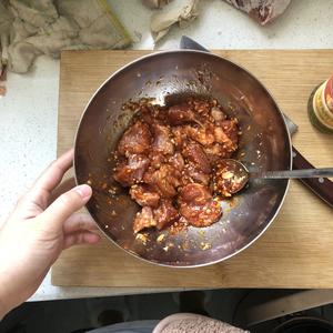 腌制梅花肉烤肉的做法 步骤1
