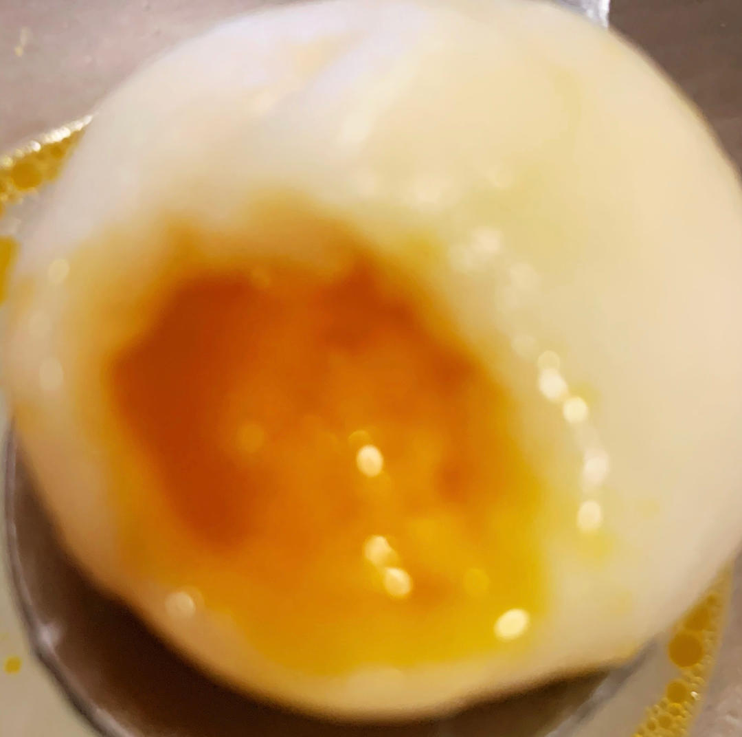新年第一沙～～～～
【咸蛋黄流沙】