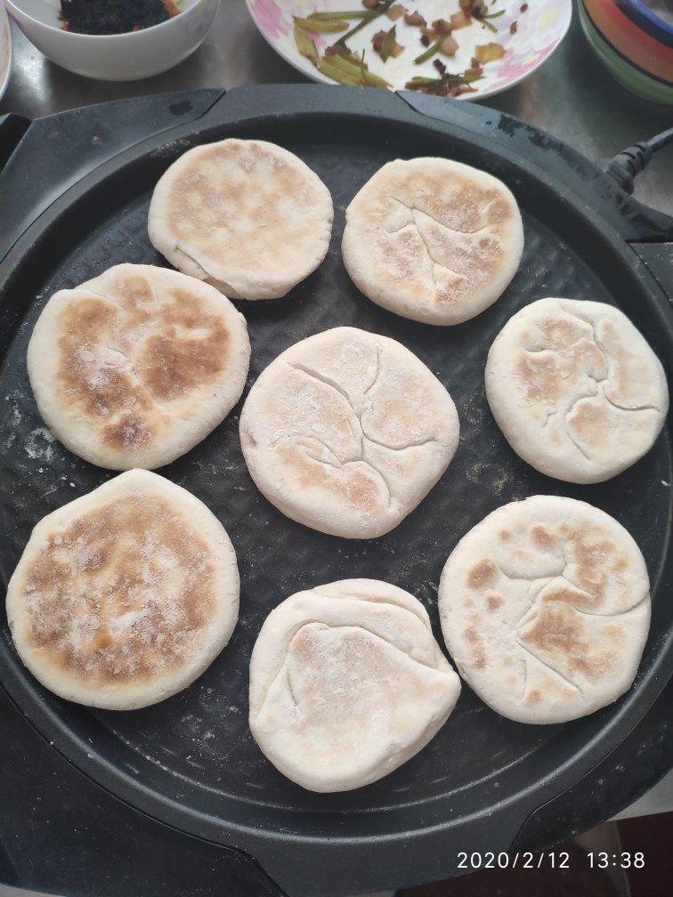 妈妈教做外焦里嫩发面小饼