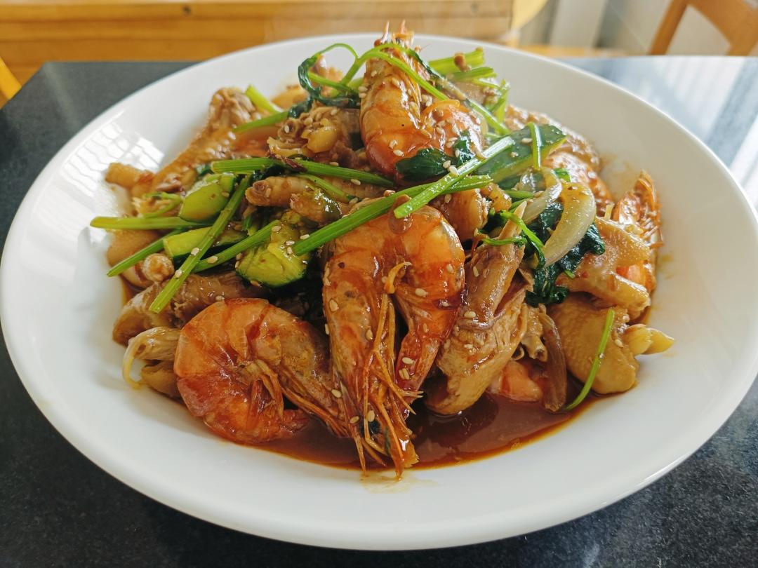 超简单的明虾鸡爪煲