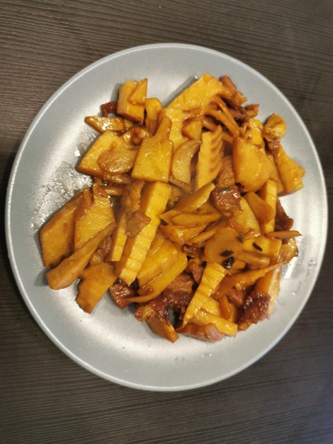 肉香笋鲜的春笋炒五花肉