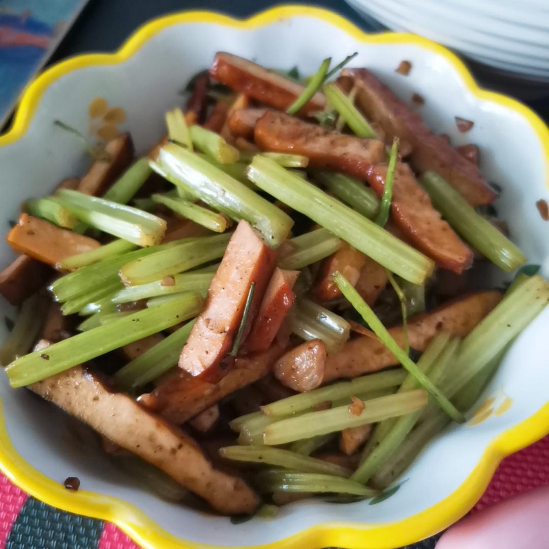 芹菜炒香干