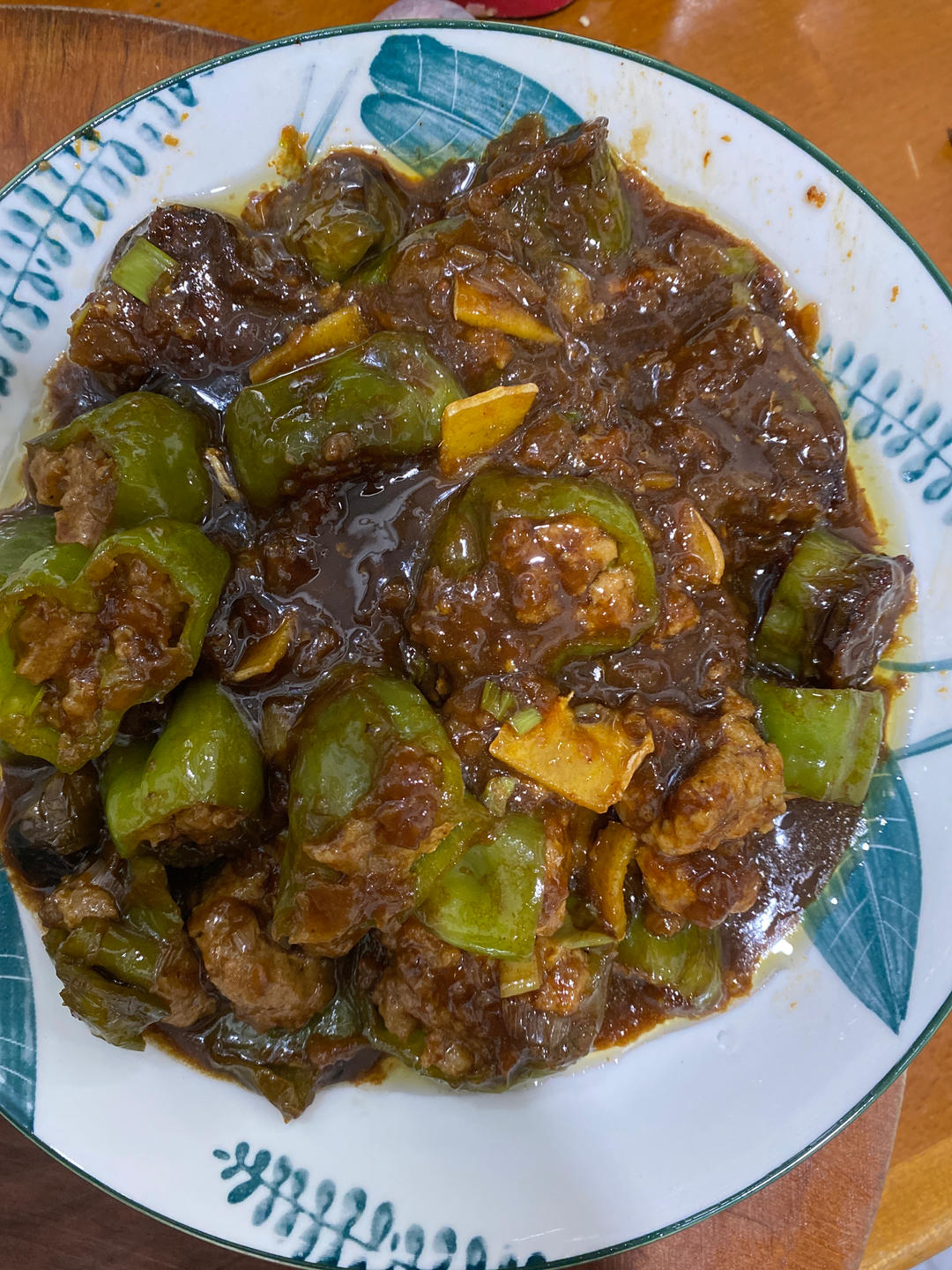 厨师长教你：“青椒酿五花肉”的家常做法，汤汁浓郁，咸香下饭