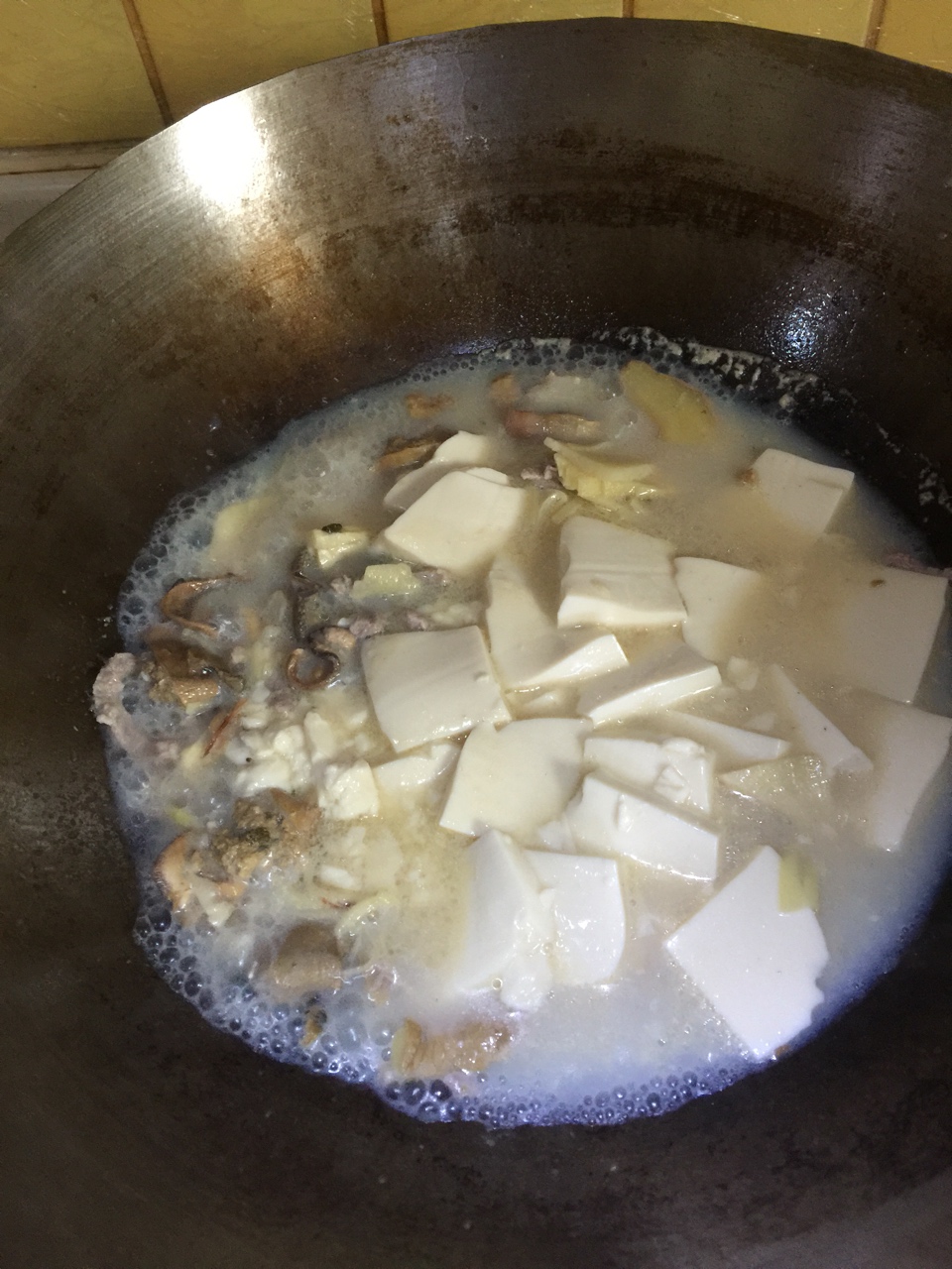 河蚌春笋炖豆腐的做法 步骤5