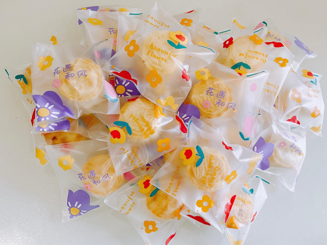 粒粒蛋黄半岛奶黄月饼