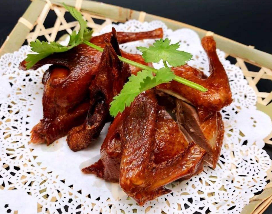 空气炸锅版烤乳鸽，外酥里嫩的好吃的连骨头都吃掉的做法