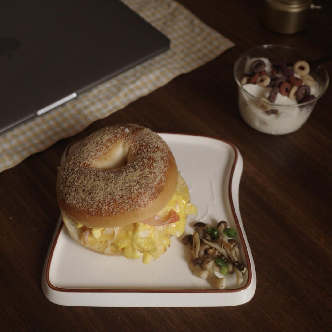 “40%全麦辣奶酪贝果”