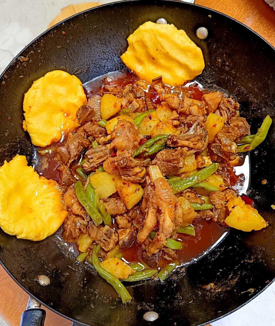 厨师长教你：“柴火鸡”的农村做法，柴火慢烧味道入骨，菜如其名