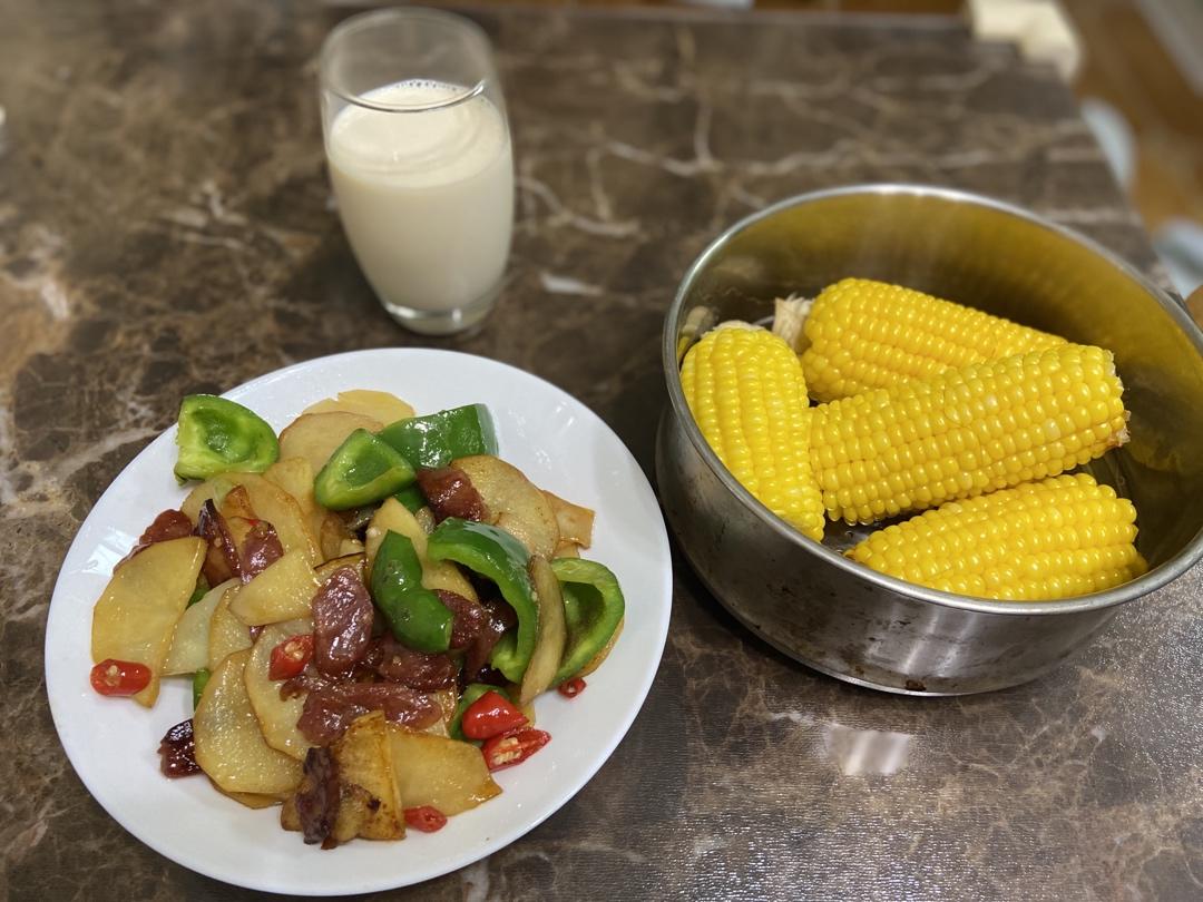 土豆片炒香肠