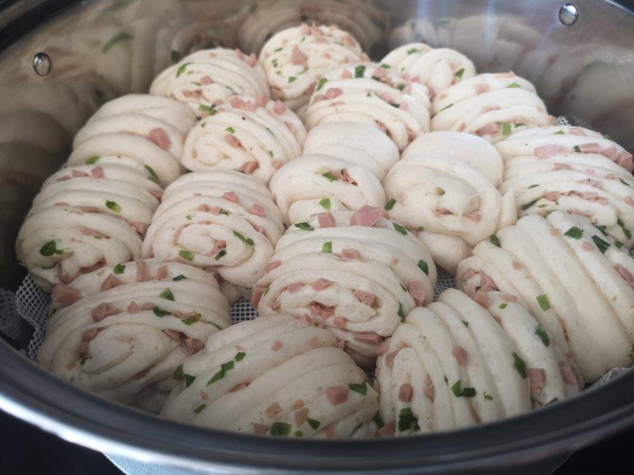 最好吃的火腿葱香花卷—附让葱不变黄的小窍门