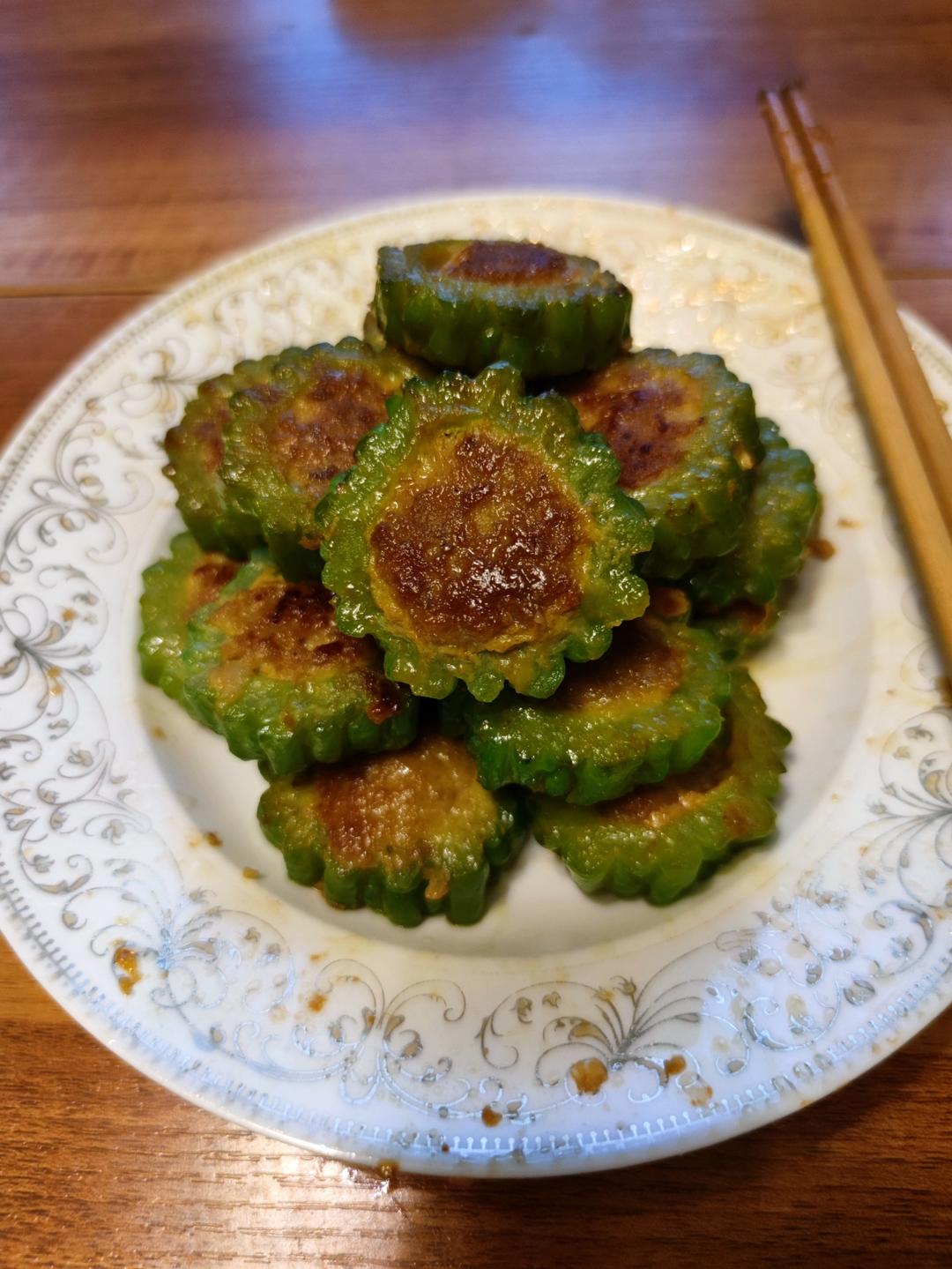 厨师长教你：“苦瓜酿肉”的家常做法，口感和味道很棒，先收藏了