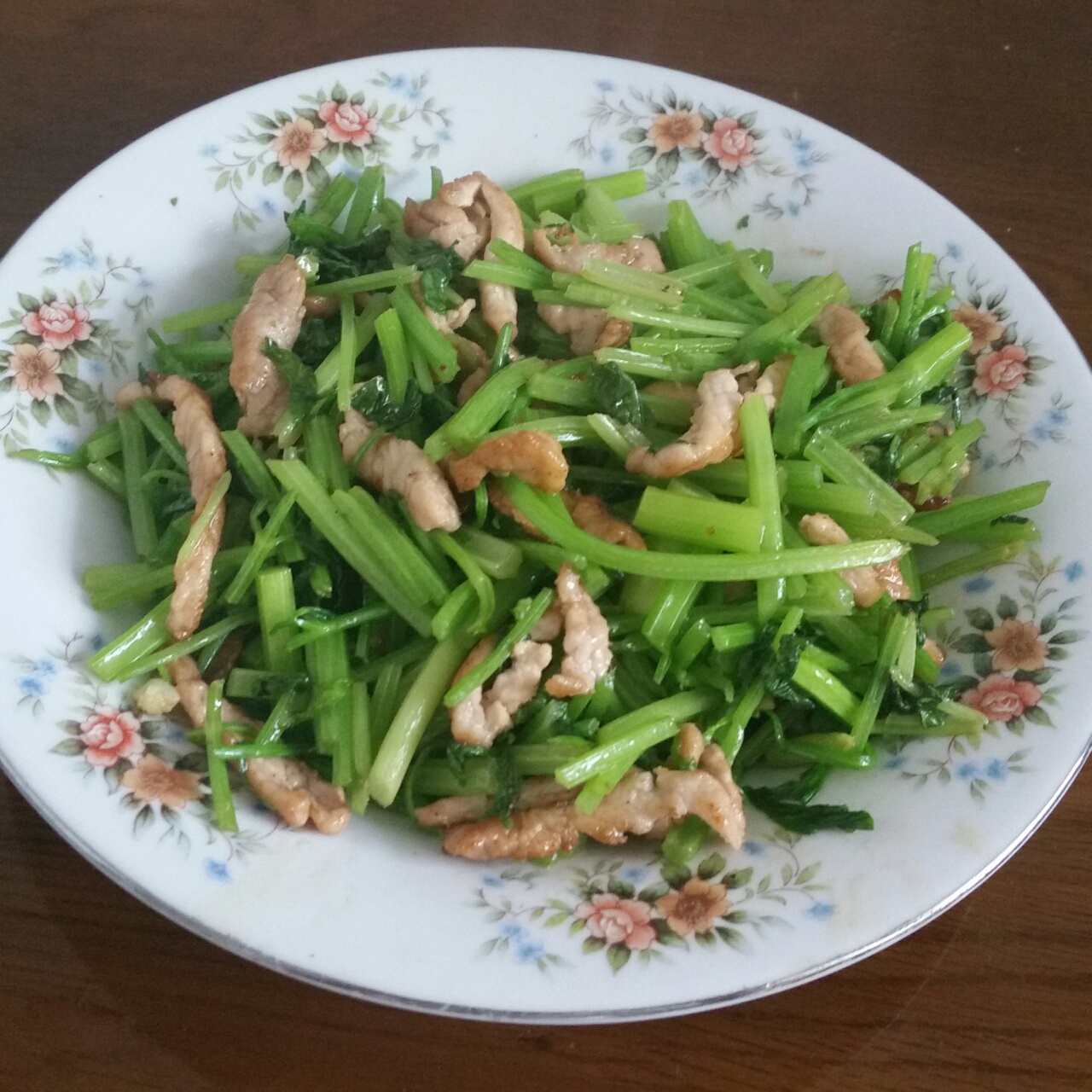 芹菜炒肉