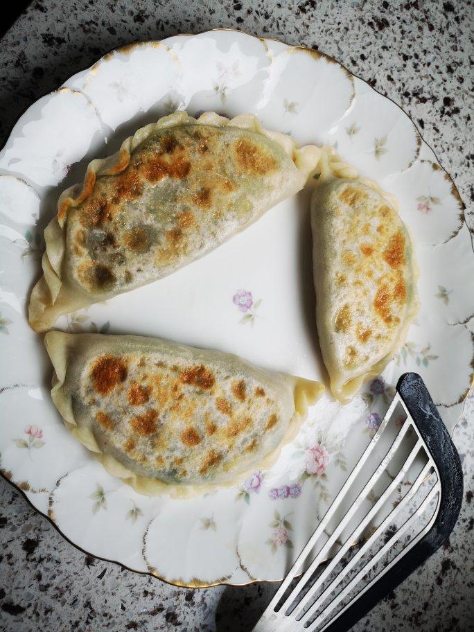 ㊙️烫面韭菜盒子 凉了也不硬 附包成完美半圆的细节视频