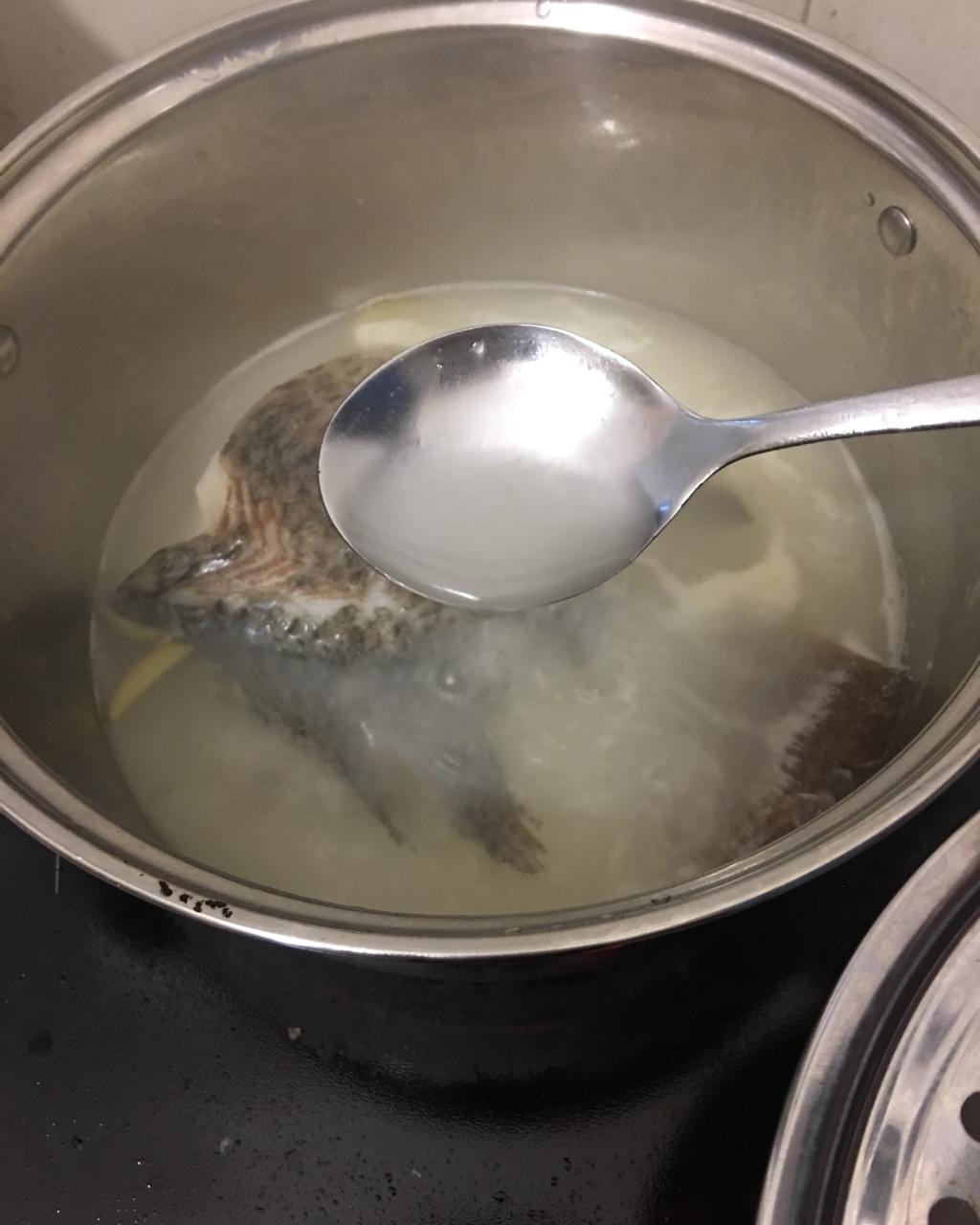 奶白鲫鱼汤（视频，只用10分钟）