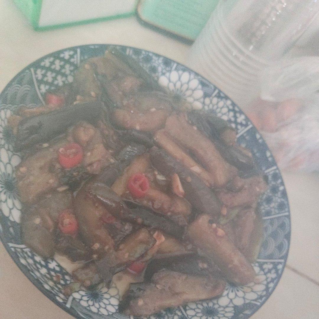 红烧茄子（佐西红柿尖椒）