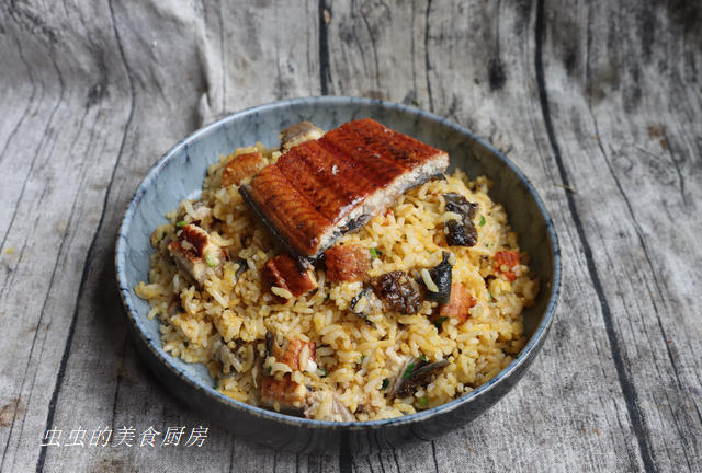 鳗鱼黄金炒饭的做法