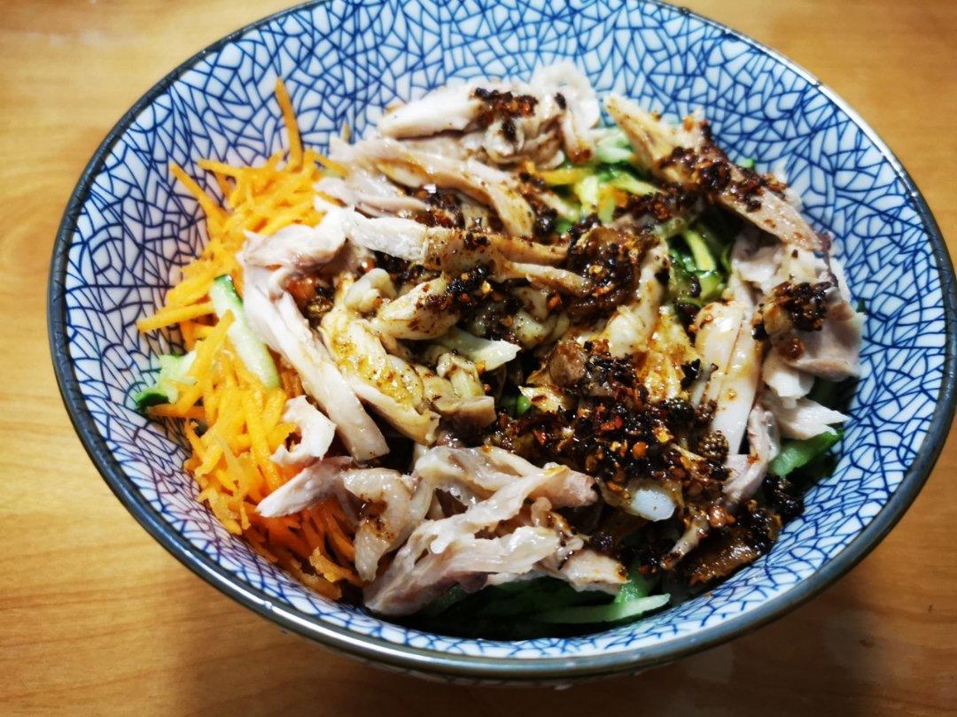 【鸡丝凉面】