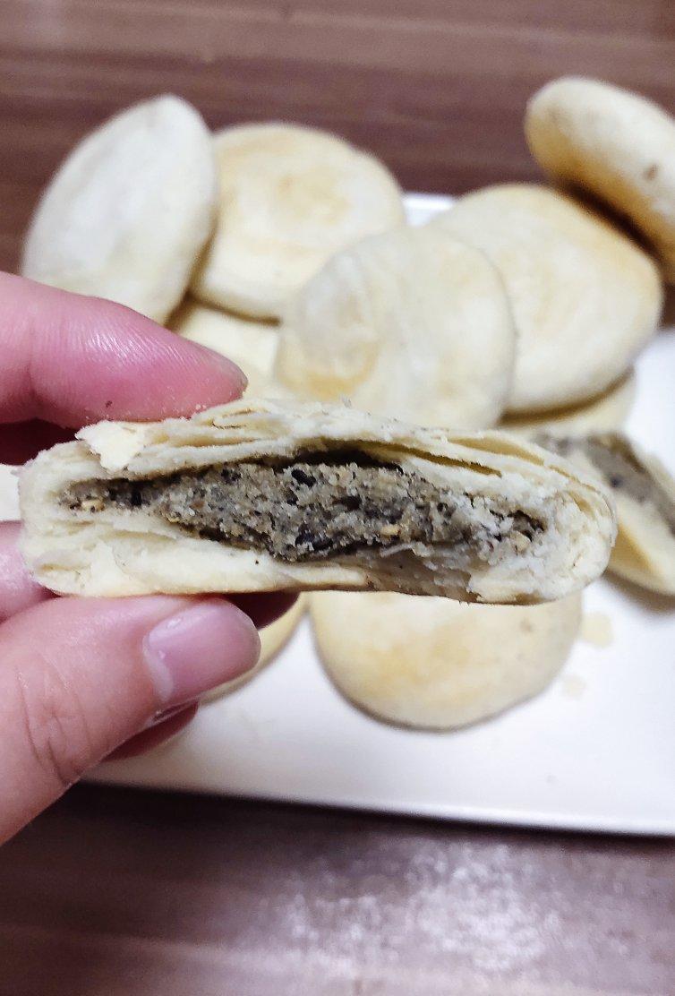 中式酥饼（黑芝麻枣沙馅＋椒盐馅料）