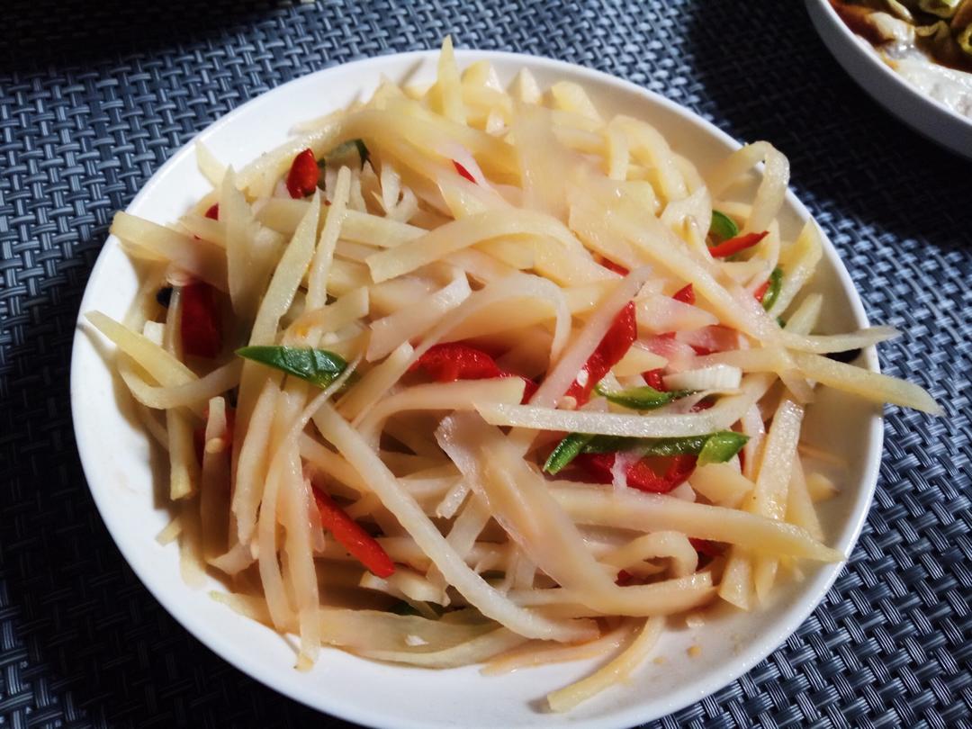 让你胃口大增的土豆丝炒肉