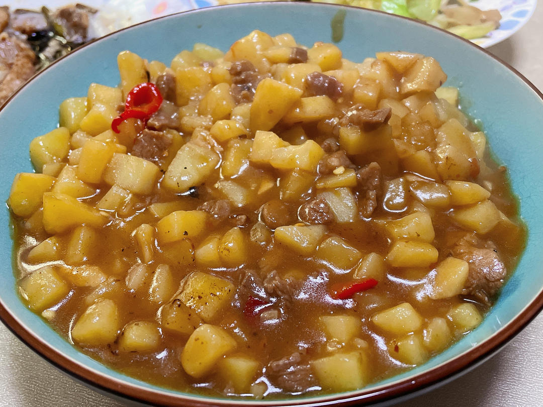 香菇土豆肉末盖浇饭
