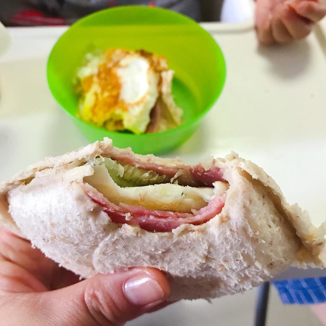 低脂早餐的美味吃法，超大份哦——鸡胸肉三明治