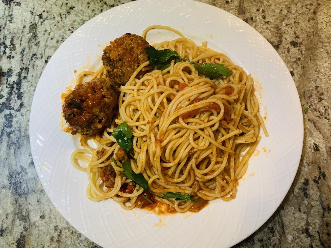 经典意大利面～～红酱牛肉丸意面（pasta with meatball）