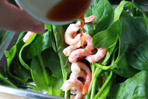 【新年家宴】北极甜虾小叶菠菜沙拉的做法 步骤7