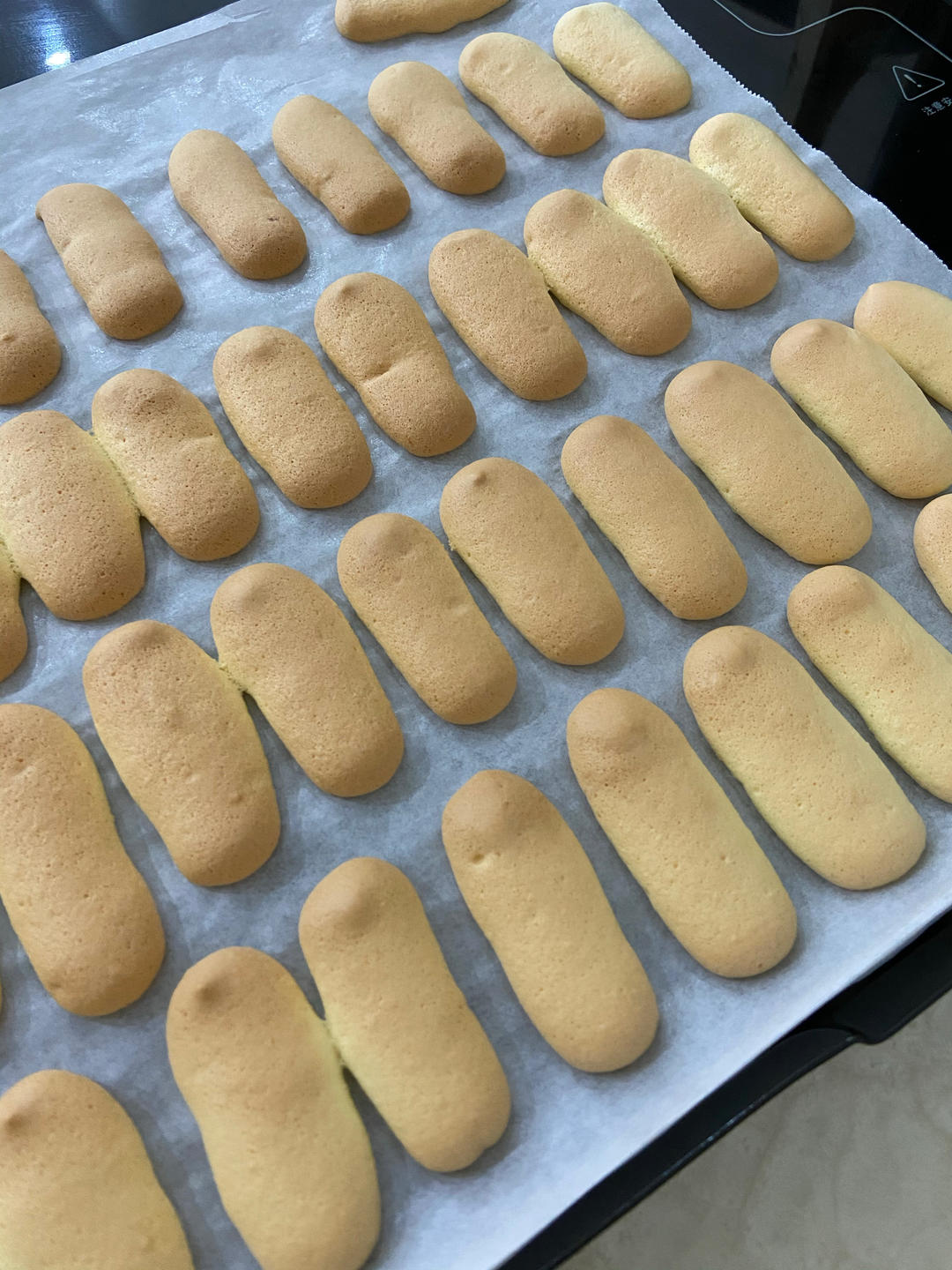 2颗鸡蛋做一盘烤箱美食💥脆脆的手指饼干