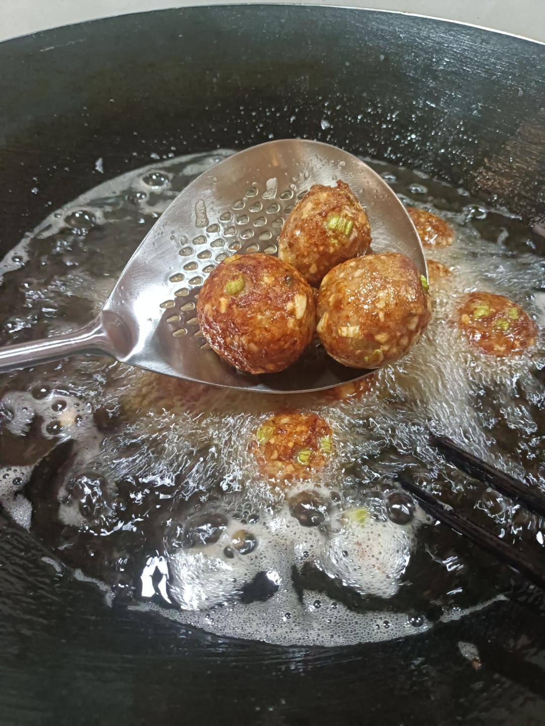 炸肉丸子的做法