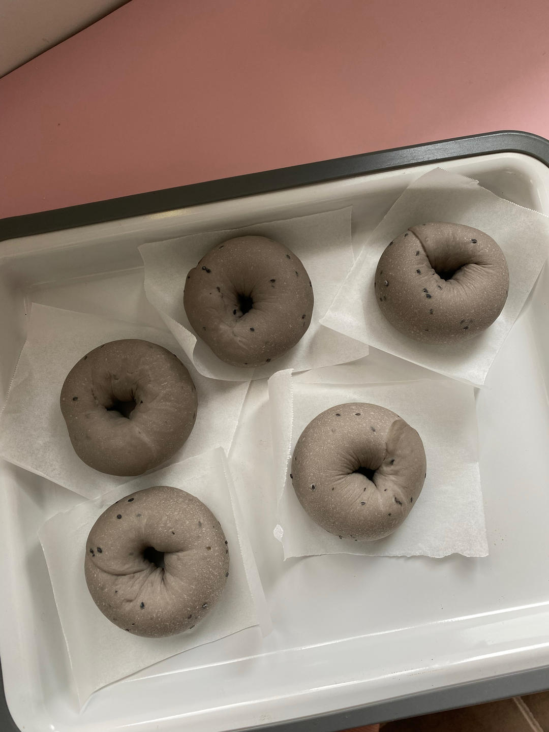 浓郁芝麻香的黑芝麻酱贝果