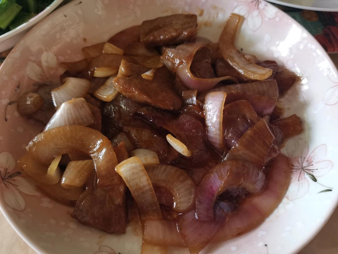 快炒洋葱牛扒粒