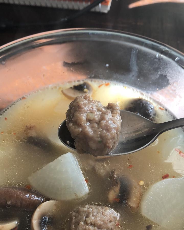 牛肉丸子萝卜汤