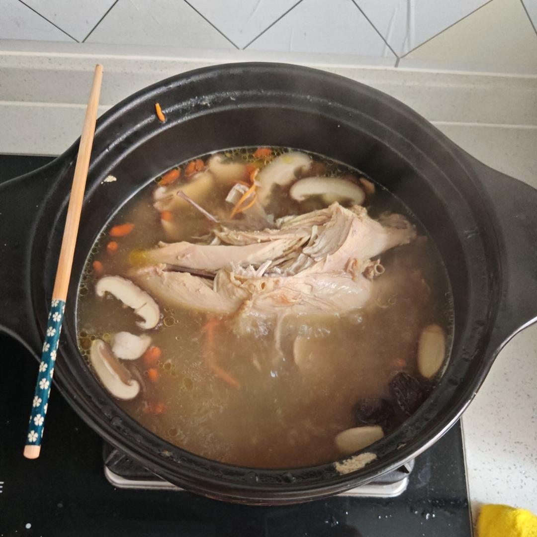 奶奶教的鲜香肥美香菇炖鸡汤