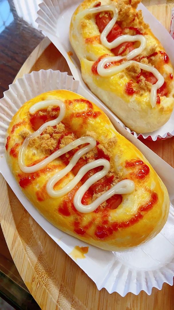火腿香葱肉松面包