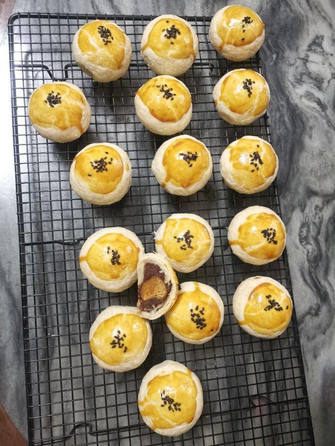 简单易做，层层开酥的蛋黄酥