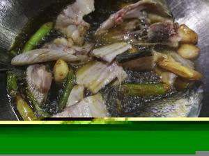 川式麻辣酸菜鱼——经典传统的做法的做法 步骤3