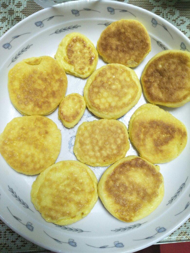 一位羞涩的小美女做的米粉鸡蛋饼92绝对是消耗婴儿米粉的最佳方法