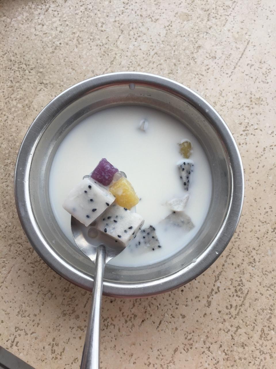 芋圆芒果椰汁西米露