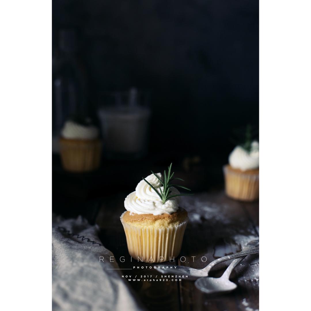 原味海绵纸杯蛋糕（非常适合裱花、盖糖皮的cupcake方子）