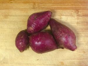 秋冬暖饮-自带美颜的紫薯百合银耳露的做法 步骤1