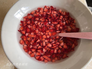 草莓果冻夹心蛋糕的做法 步骤7