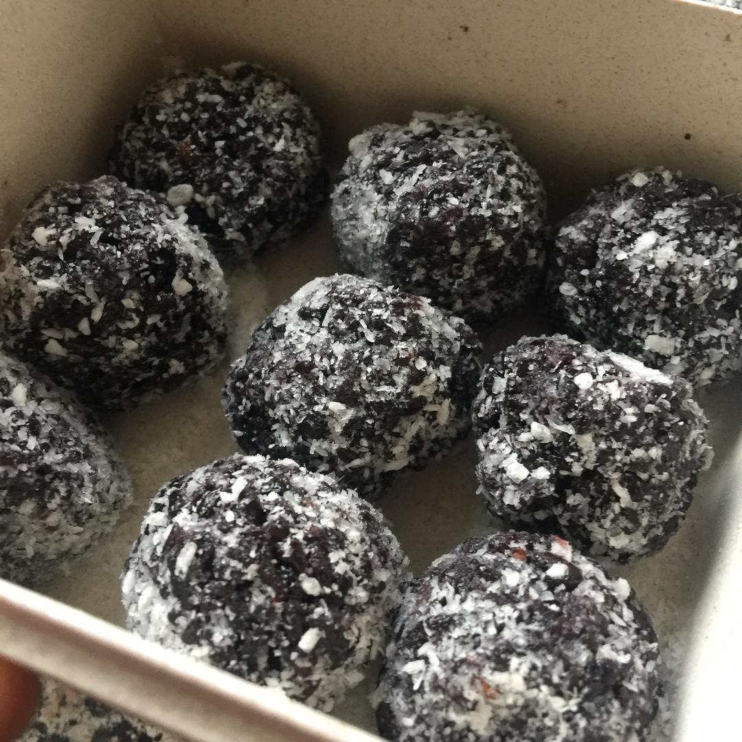 黑米椰丝球