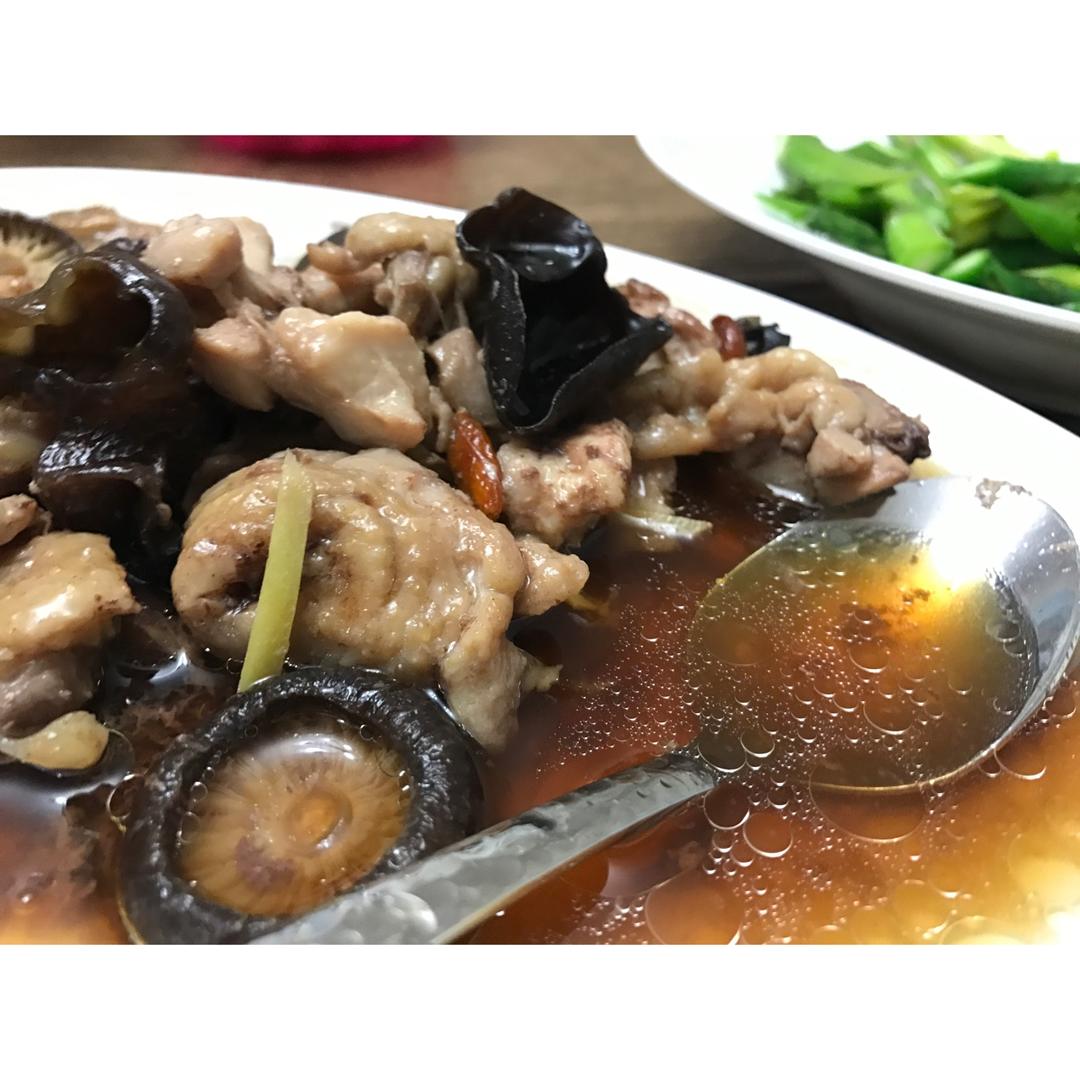 香菇黑木耳蒸鸡