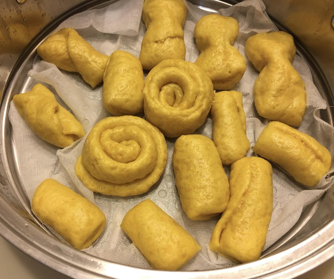 新手也可以--详解如何做出人见人爱、金黄的南瓜馒头