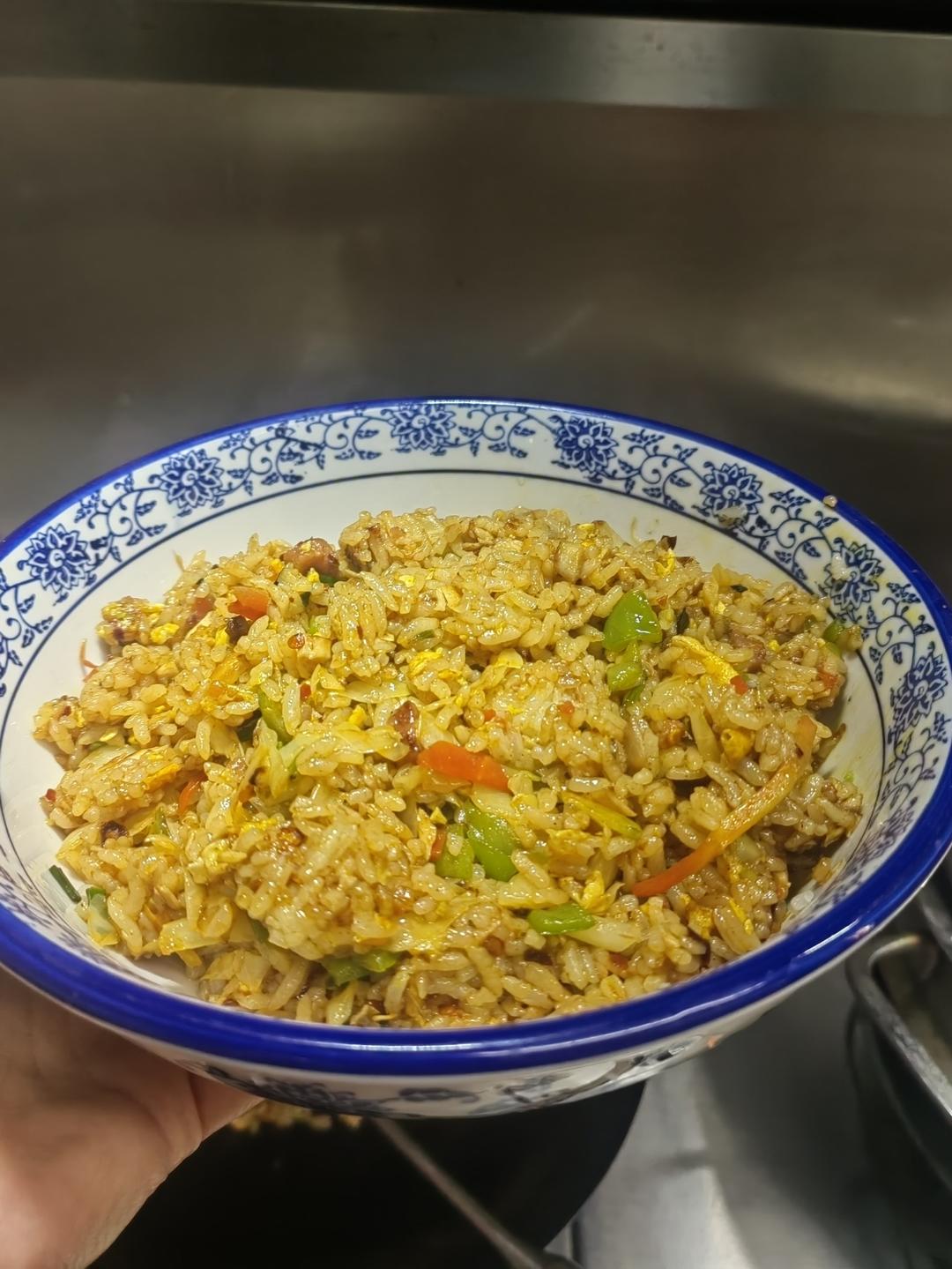虾仁包菜蛋炒饭