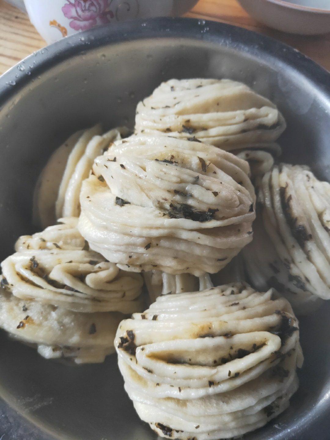 做过 葱油花卷——还原妈妈的味道 哈哈,今天学会了做花卷 薄荷