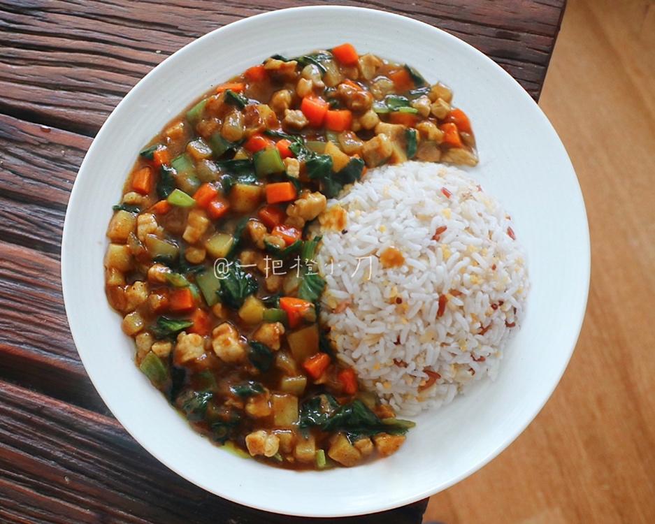 咖喱肉酱盖饭的做法