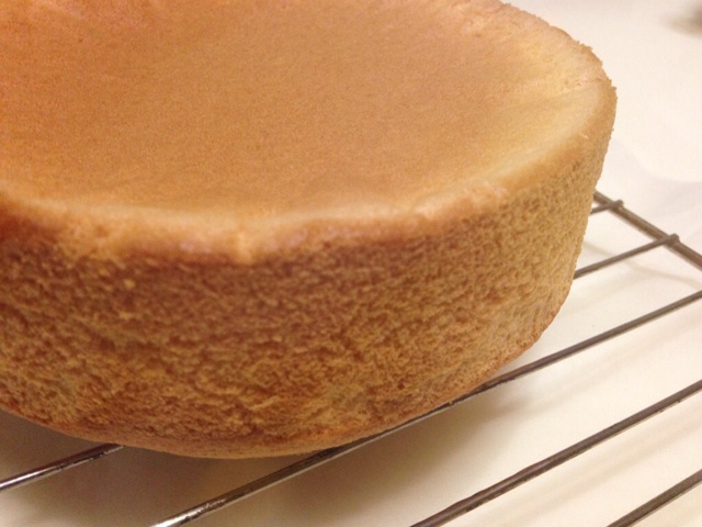 超简单完美戚风蛋糕（6寸2蛋）附打发、翻拌、脱模视频