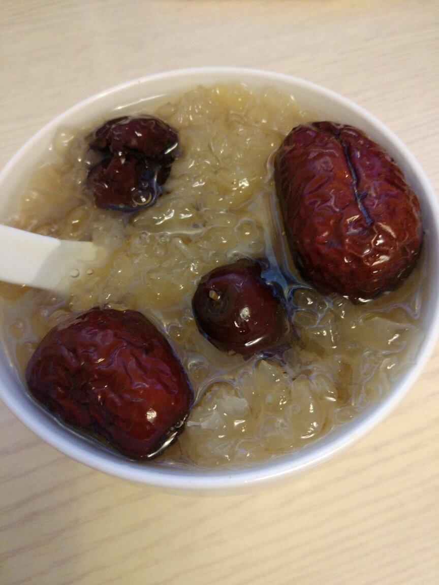 红枣枸杞银耳羹